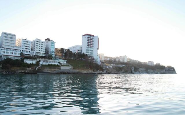 Sky Tower Deluxe Hotel
