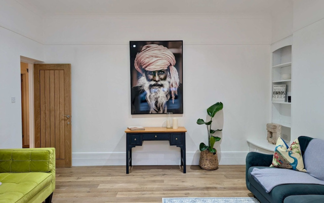 Elegant 2-bed Flat in Shenfield
