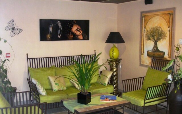 Hotel The Originals Aix-en-Provence Nord Le Village Provençal (ex Inte
