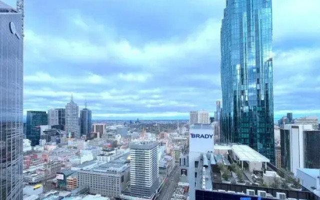 LV42 High-rise condo CBD panoramic city view