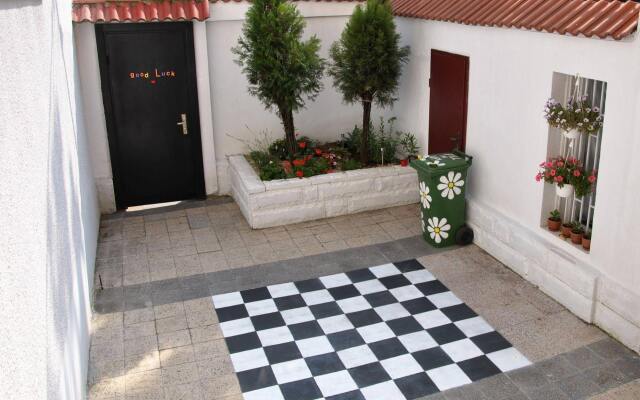 10 Coins Hostel