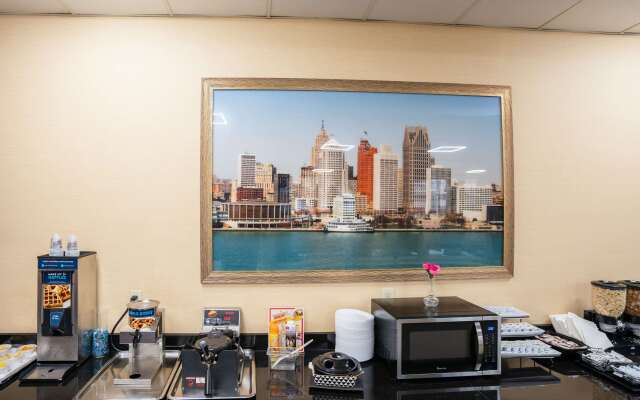 Clarion Hotel Detroit Metro Airport