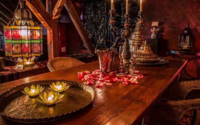 Bijou Hotel / Love and Romance