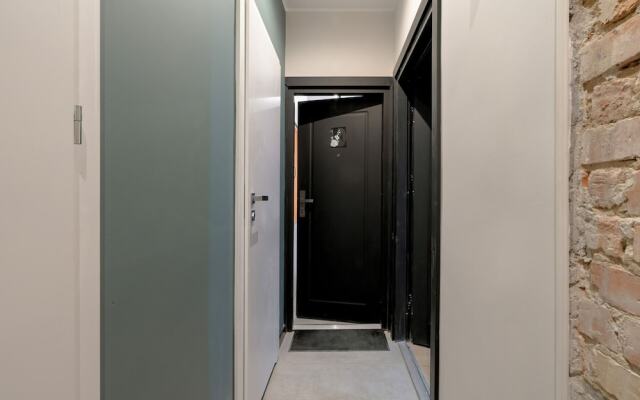 Poznań Stylish Grey by Renters