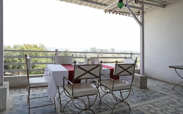 OYO 10206 Home Modern Stay near Fateh Sagar