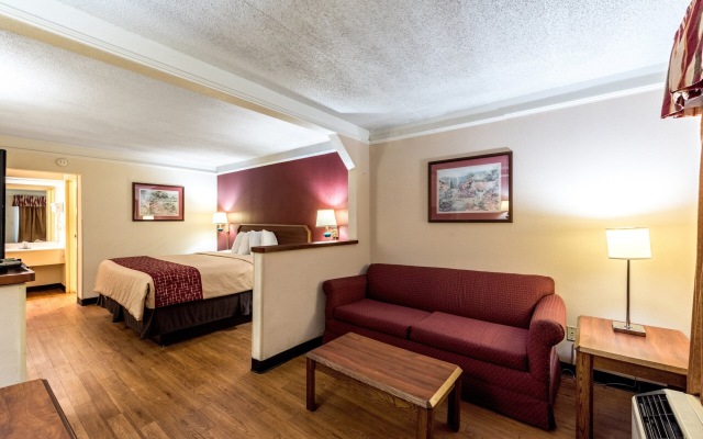 Red Roof Inn & Suites Clinton, TN