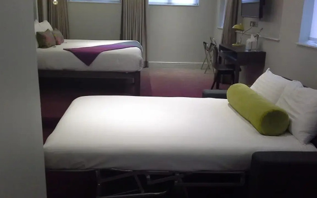 Signature Townhouse Hyde Park