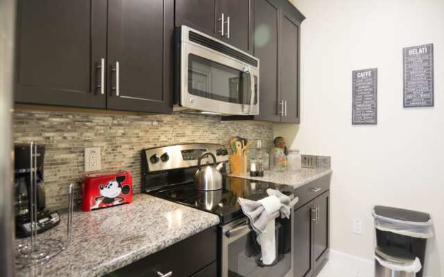 Luxury Townhome w/ Pool Sl4814