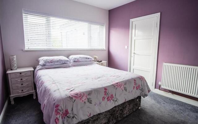 Tallets Apartment with Balcony & Parking