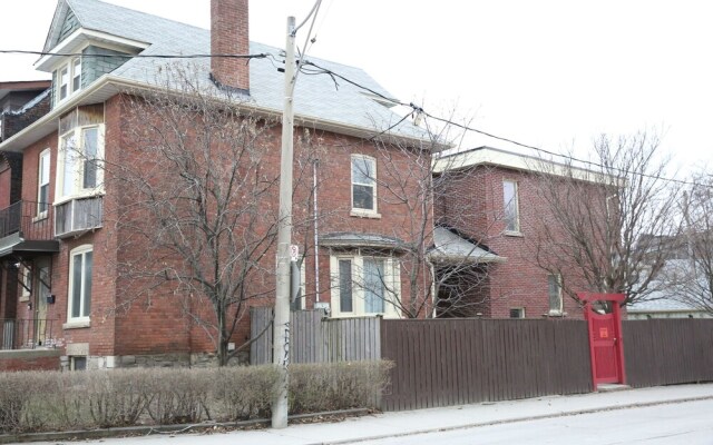 Elegant Suite at 700 Bathurst