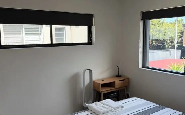 Manly 3 Bedroom Home - Upper Duplex