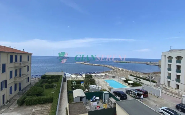 Seafront Building With Private Parking Space-rif Ross2m