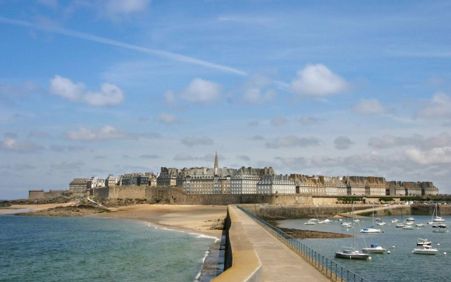 ibis Saint Malo La Madeleine