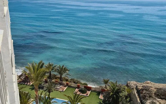 Luxurious 1st Line Top-floor Apartment With Direct Sea Access