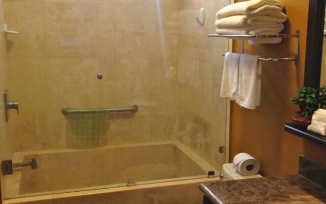 3 Bedroom Condo w/ Ocean View - Tres Regalos 201N by RedAwning
