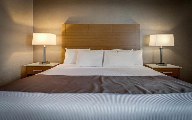 Monte Carlo Inn Vaughan Suites