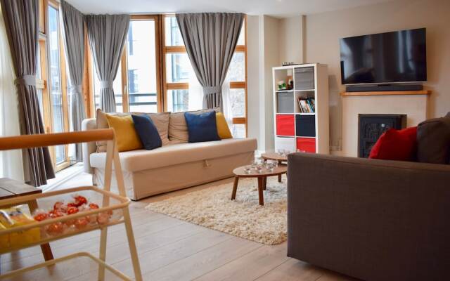 1 Bedroom Modern Apartment in Dublin Sleeps 4