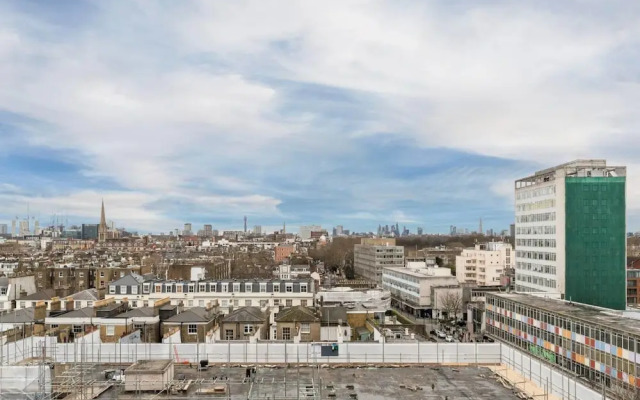 Trendy 2 bed With Balcony & View in Notting Hill