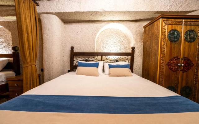 Mysterious Cave Suites