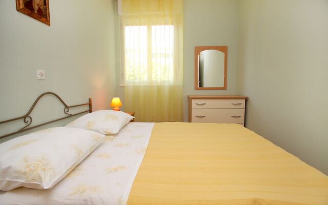 Apartment Laura - 20m from the sea A4 Trogir, Riviera Trogir