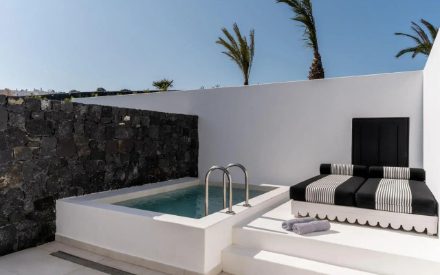 Cresanto Luxury Suites - Adults Only