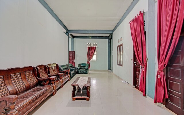 SPOT ON 92914 Meranti HomestayNearJembatan Siak