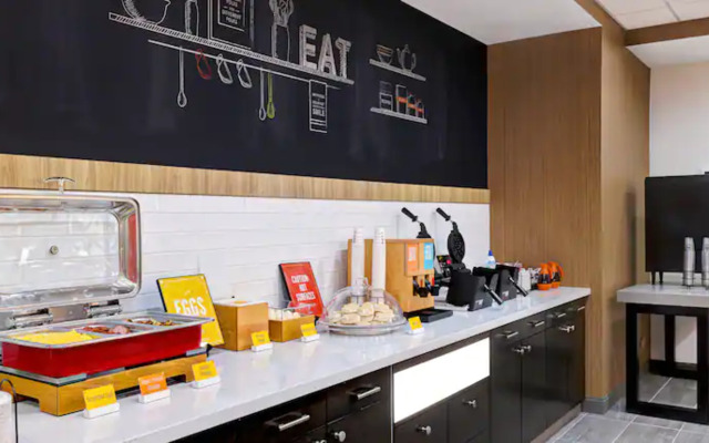 Hampton Inn & Suites Houston East Beltway 8