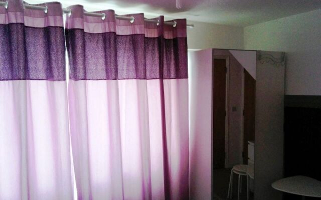 TravelStop #London-Ealing