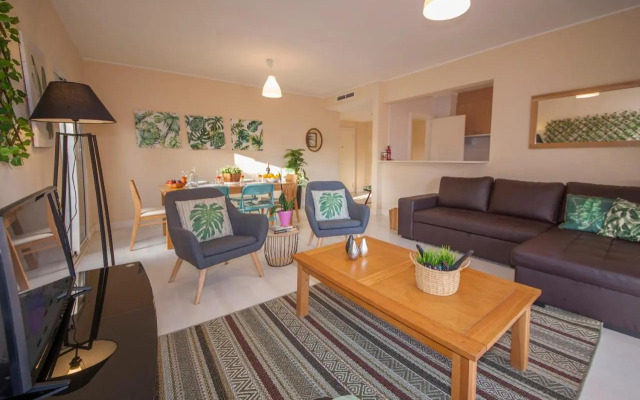 B02 - Fantastic Apartment with Pool