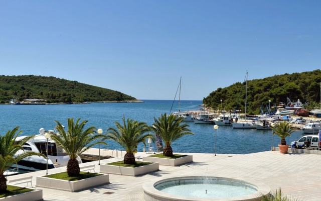 Deluxe Apartment Sandra 1200m From Beach