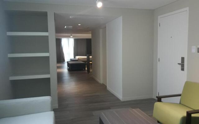Olmos Suites