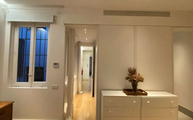 The Balconies I Apartment With Three Balconies in Malasana