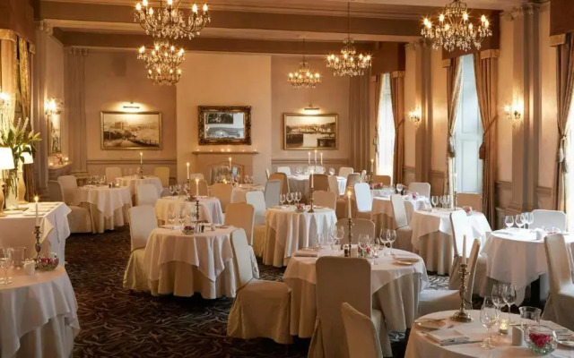 Palm Court Hotel