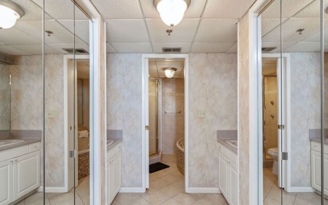 Edgewater Tower by Vtrips