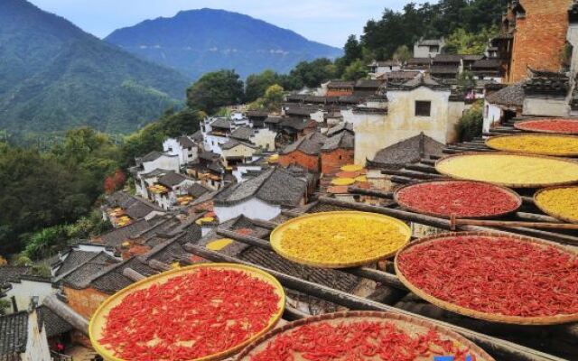 Wuyuan Hetian Xiangsu (Huangling Scenic Area)