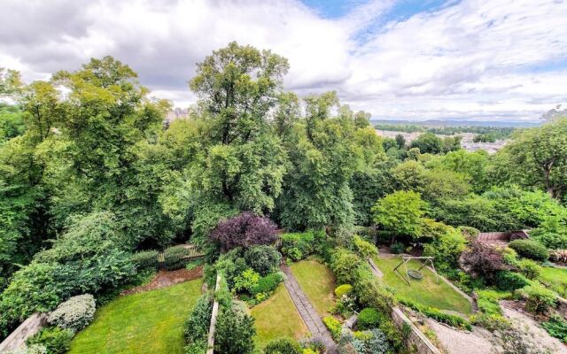 Ainslie Place Luxury Apt In Heart Of The City