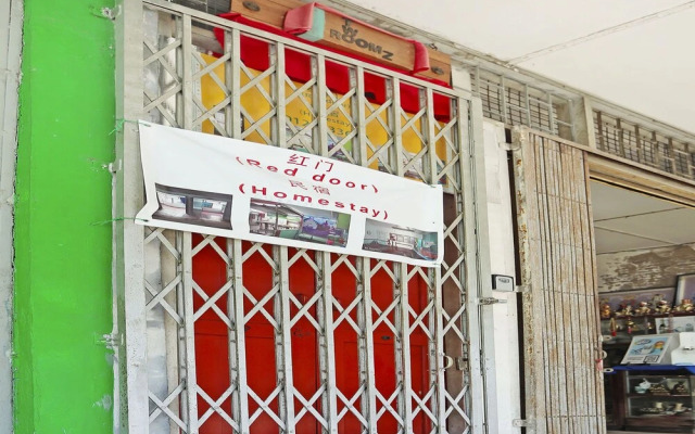 OYO 90571 Red Door Homestay