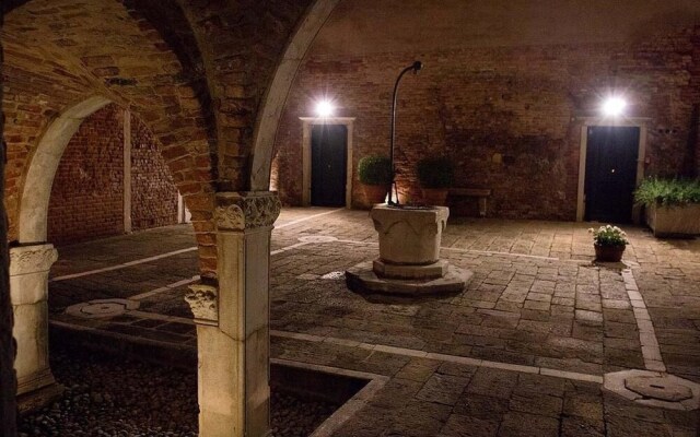Palazzo Contarini Porta di Ferro