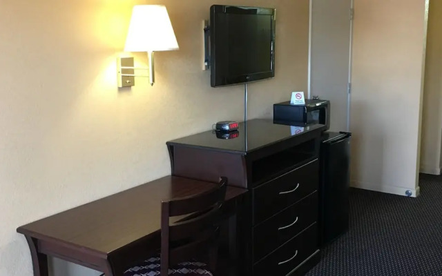 Redwood Inn and Suites