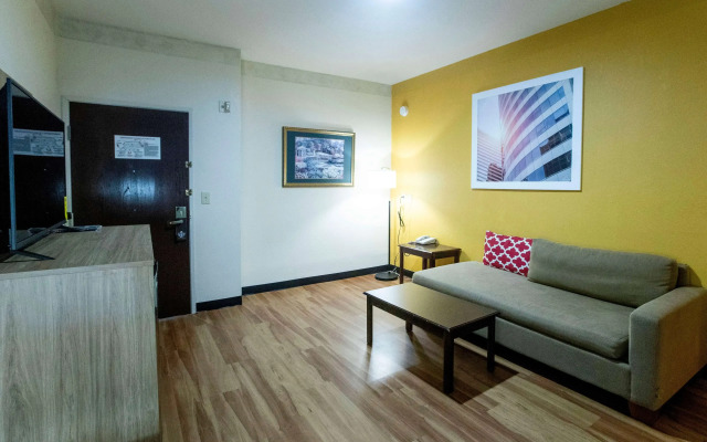 Days Inn & Suites by Wyndham Houston North/Aldine