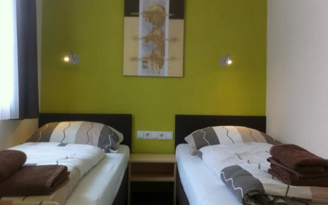 Rutsche Hostel