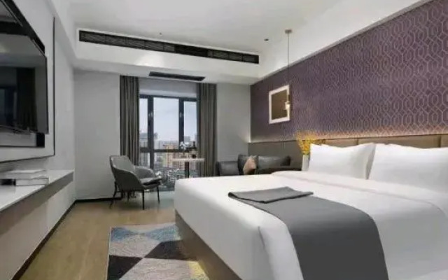 Encounter Movie Hotel (Xinxiang East High-speed Railway Station)