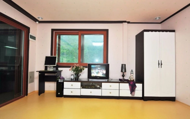 Yangyang Beopsusanjang Pension