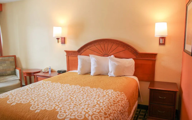 Rose Garden Inn & Suites