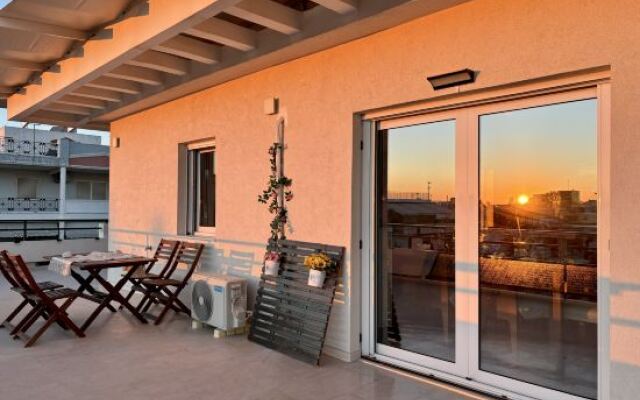 Quiet House-Athens Center 100 Meters Balcony on the Top Floor