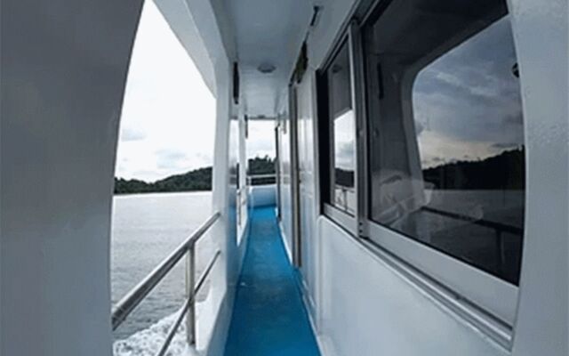 El Nido Ocean Suite Floating Hotel