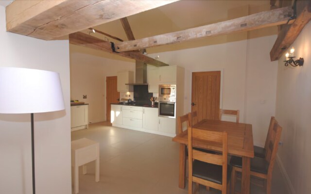 Old Root House, Lavant 174086