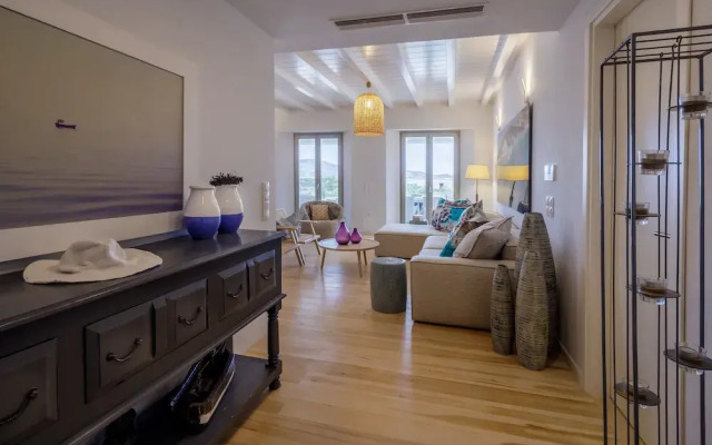 The Gallery Home - Elegant Villa In Antiparos