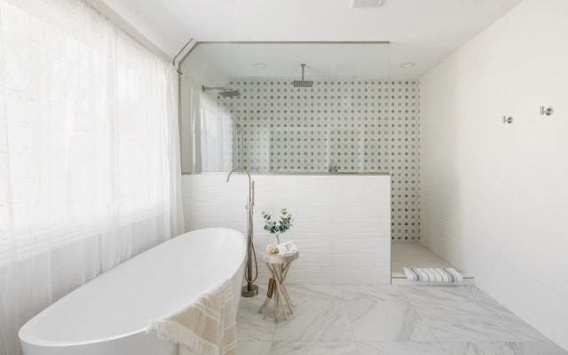 Majestic Mountain Mansion-pool -spa & Guest House