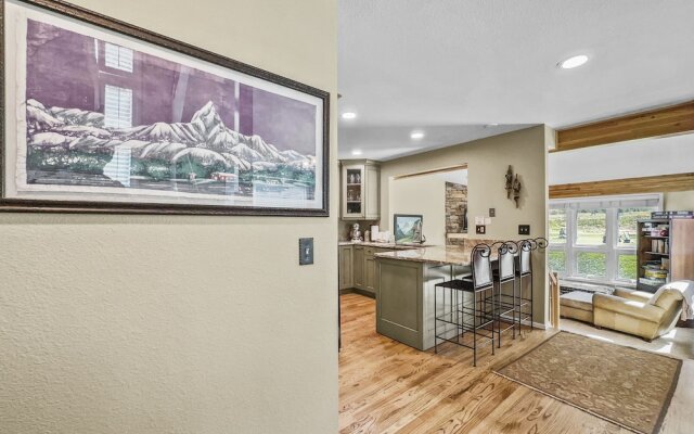 Private Dog Friendly Home Boasts Incredible Views - WD25 by RedAwning